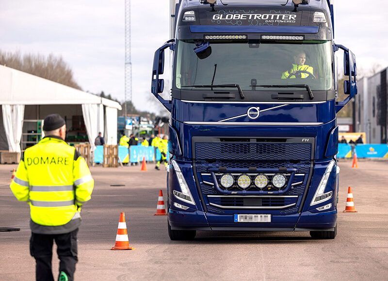 Lastbil och domare på YSM 2024.